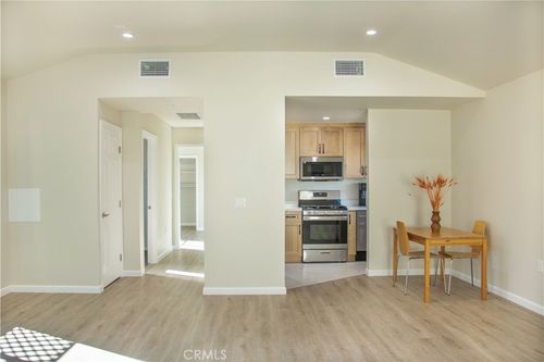 18138 Eccles St, Northridge, CA, 91325-3700 | Card Image