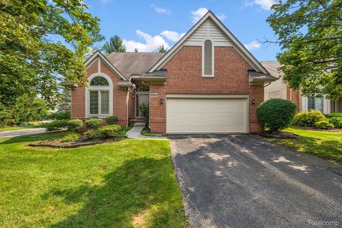30504 Hazelwood Ct, Farmington Hills, MI, 48331-1273 | Card Image