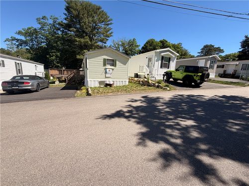 31 Foxtrot Dr, Charlestown, RI, 02813-3309 | Card Image