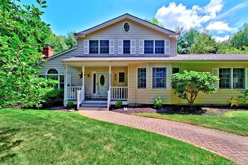 150 N North Woods Drive Drive, Riverhead, NY, 11792 | Card Image