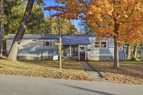9 Oak St, Jay, ME, 04239-5030 | Card Image