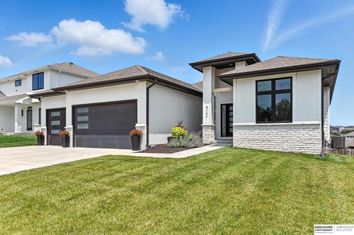 8137 S 197th Ave, Gretna, NE, 68028-4090 | Card Image