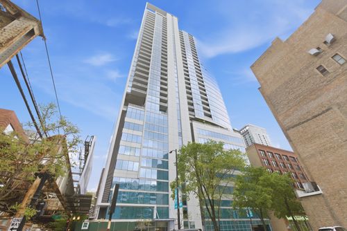 3006-303 W Ohio St, Chicago, IL, 60654-7973 | Card Image
