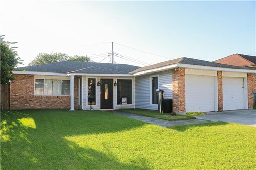 548 Diplomat St, Terrytown, LA, 70056-8407 | Card Image