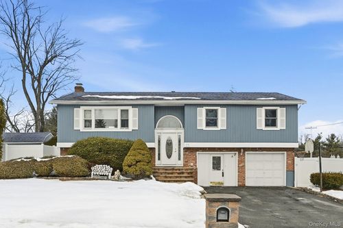 40 Pittsford Way, Nanuet, NY, 10954-3520 | Card Image