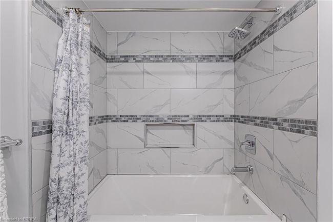 112 Wood St, House other with 5 bedrooms, 2 bathrooms and 4 parking in Brantford ON | Image 33