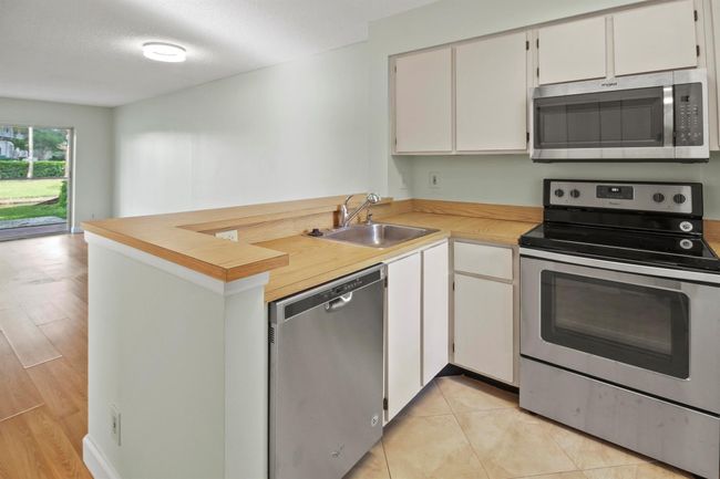 APT-101 - 2230 N Cypress Bend Dr, Condo with 2 bedrooms, 2 bathrooms and null parking in Pompano Beach FL | Image 6