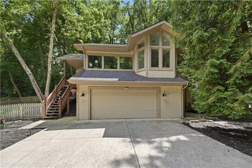 5316 Nw Bluff Dr, Parkville, MO, 64152-3449 | Card Image