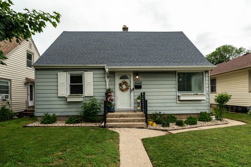 10610 W Rogers St, WEST ALLIS, WI, 53227-1247 | Card Image