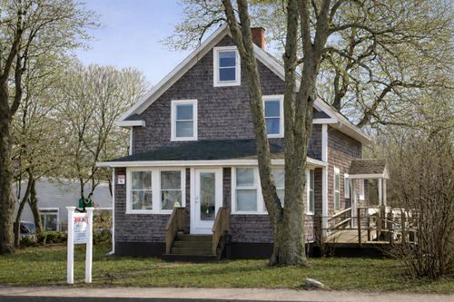 378 State Rd, Vineyard Haven, MA, 02568-5624 | Card Image