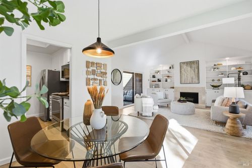 7 Escalle Ln, Larkspur, CA, 94939-1217 | Card Image