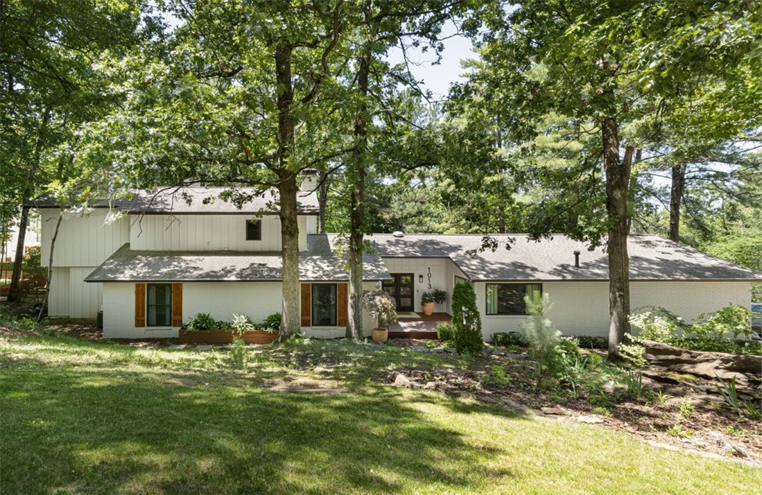 Applebury Dr, Fayetteville, AR 72701