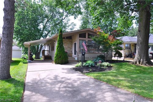 172 27th St Nw, Barberton, OH, 44203-6729 | Card Image