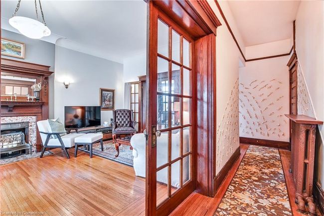 204 Herkimer St, Home with 5 bedrooms, 4 bathrooms and 2 parking in Hamilton ON | Image 5