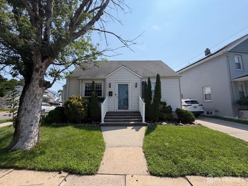 98 Liberty St, Fords, NJ, 08863-2047 | Card Image