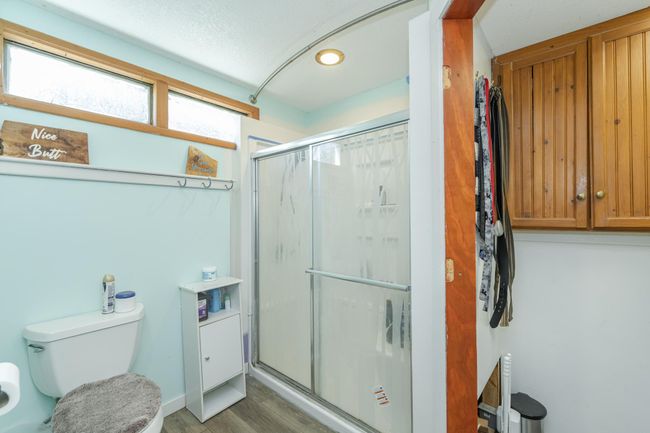 Main floor Bathroom | Image 16