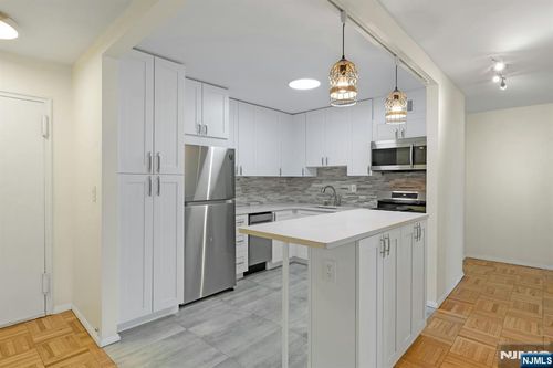2000 Linwood Ave, Fort Lee, NJ, 07024-3086 | Card Image