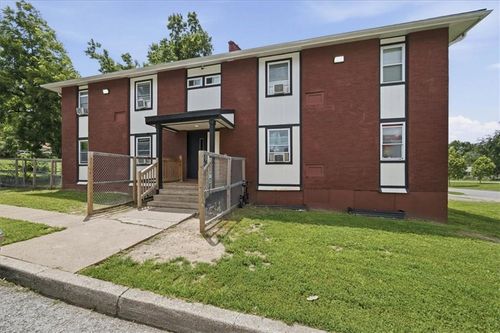 5401 E 27th Ter, Kansas City, MO, 64128-1483 | Card Image