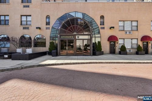 111 Mulberry St, Newark, NJ, 07102-4008 | Card Image