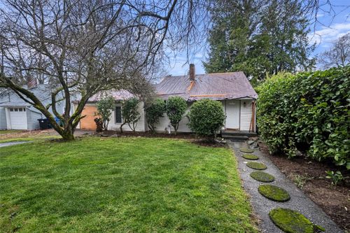 16919 12th Pl Ne, Shoreline, WA, 98155-5913 | Card Image