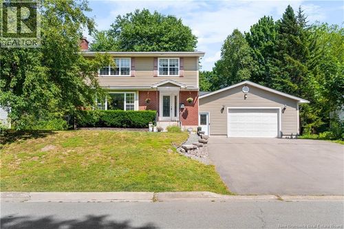 332 Mcallister Rd, House with 3 bedrooms, 3 bathrooms and null parking in Riverview NB | Card Image