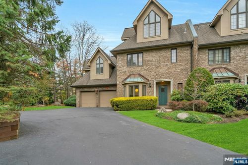 142 Ashley Pl, Park Ridge, NJ, 07656-2608 | Card Image