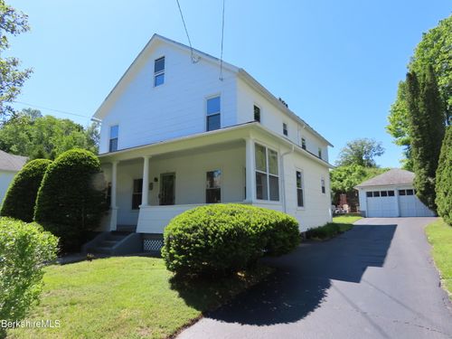 32 Valley St, Adams, MA, 01220-1609 | Card Image