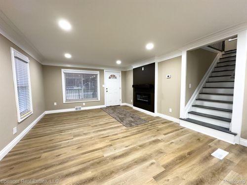 6596 Maple Dr, Clarkston, MI, 48346-4400 | Card Image