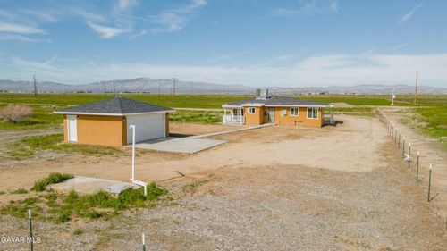 49040 70th St W, Lancaster, CA, 93536-8800 | Card Image