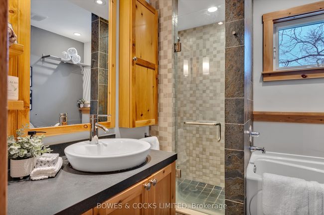 709 Bethune St, House other with 3 bedrooms, 2 bathrooms and 3 parking in Peterborough ON | Image 21