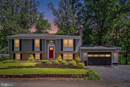 7403 Waterford Ln, Warrenton, VA, 20187-7935 | Card Image