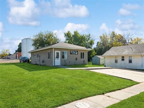106 S Washington St, Pleasantville, IA, 50225-7761 | Card Image