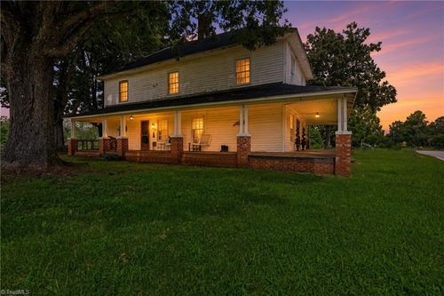985 Traphill Rd, Hays, NC, 28635-8148 | Card Image