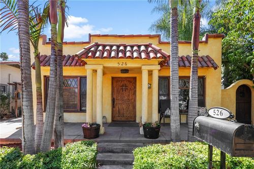 526 W 11th St, Corona, CA, 92882-4201 | Card Image