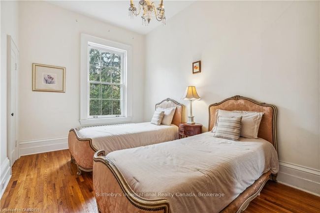 30 South St W, House other with 6 bedrooms, 4 bathrooms and 7 parking in Dundas ON | Image 35
