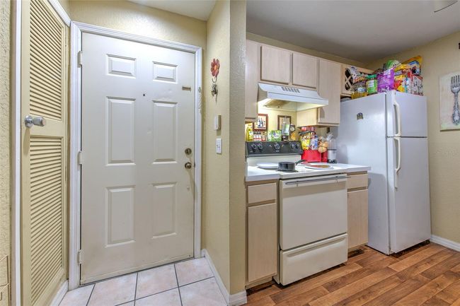 UNIT-207 - 13210 Arbor Isle Dr, Condo with 1 bedrooms, 1 bathrooms and null parking in TEMPLE TERRACE FL | Image 4