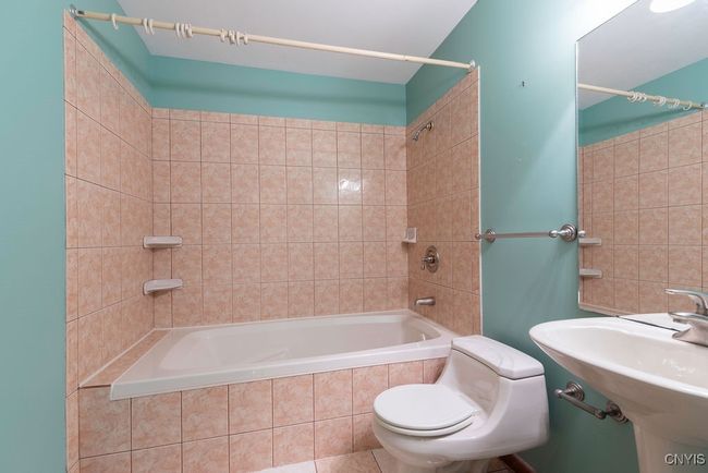 2nd floor full bath! | Image 26