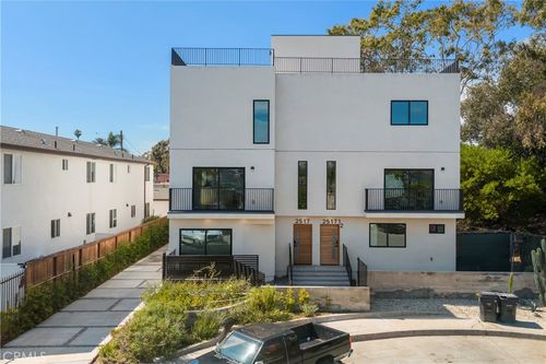 12-2515 Alsace Ave, Los Angeles, CA, 90016-2754 | Card Image