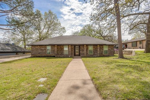116 Ne Rosamond St, Burleson, TX, 76028-2504 | Card Image