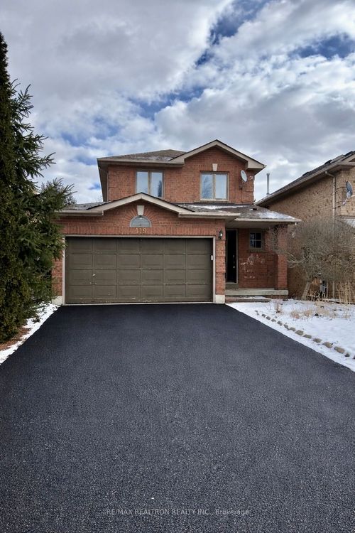 419 Carruthers Ave, Newmarket, ON, L3X2C1 | Card Image