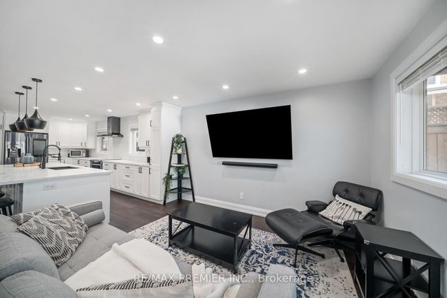 122 Robert Hicks Dr, House attached with 6 bedrooms, 5 bathrooms and 2 parking in North York ON | Image 10