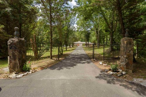 668 Lingerlost Rd, Killen, AL, 35645-8610 | Card Image