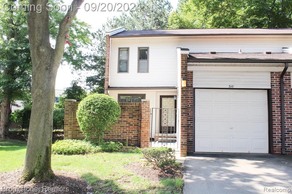 Willow Grove Ln, Rochester Hills, MI 48307
