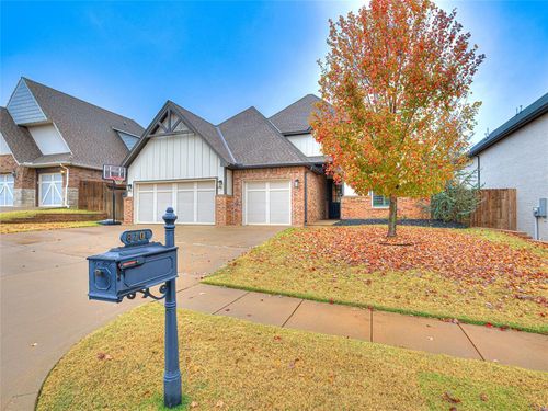 8201 Crew Ln, Edmond, OK, 73034-3528 | Card Image