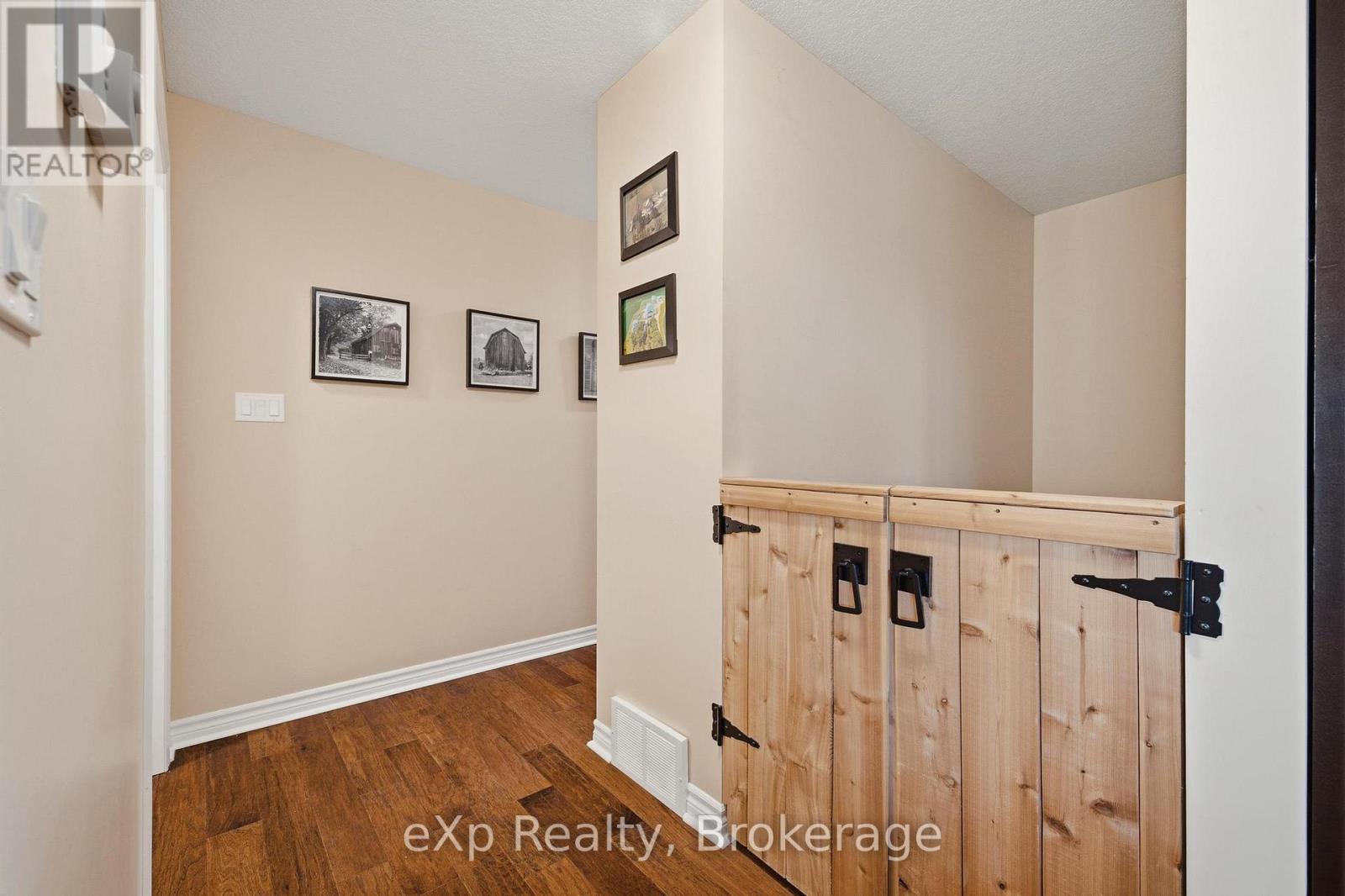 Residential in Wellington North (Mount Forest) 3