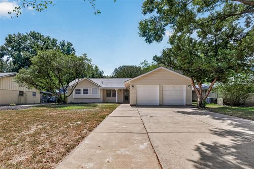15613 Shanghai St, Jersey Village, TX, 77040-2132 | Card Image