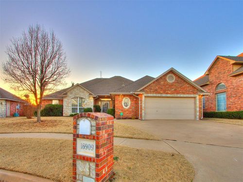 16909 Gladstone Cir, Edmond, OK, 73012-6871 | Card Image