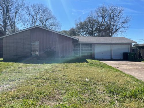 5842 Flamingo Dr, Houston, TX, 77033-2210 | Card Image