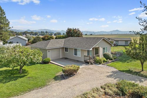 703 Victoria Ct, Chewelah, WA, 99109-9055 | Card Image