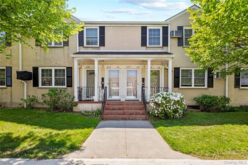 52b-223-52 65th Ave, Oakland Gardens, NY, 11364-2314 | Card Image